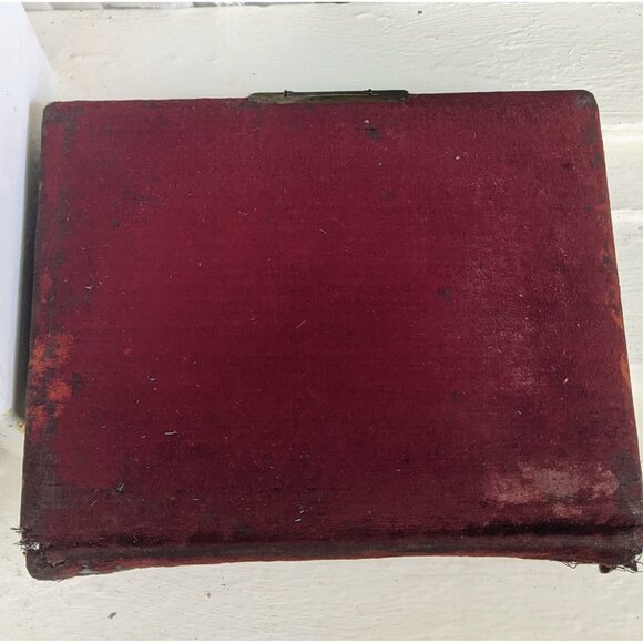 Victorian Photo Album: Antique Collectible with Canadian Photographs - Picture 3 of 10